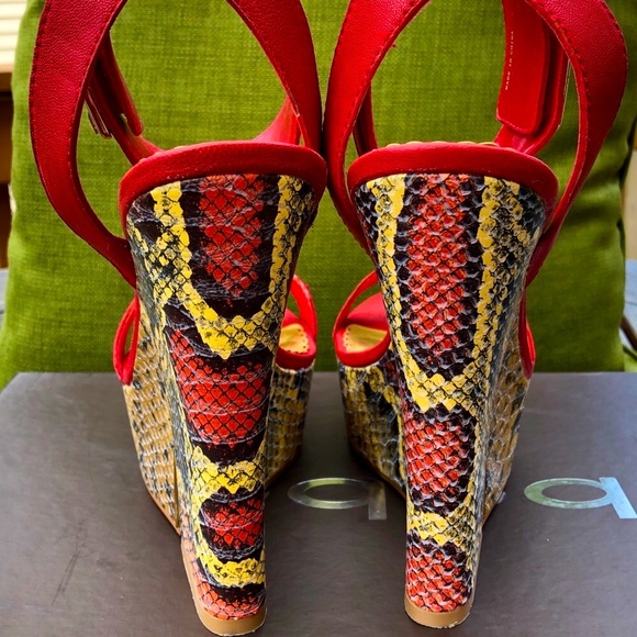 🔥Bebe platforms.Like new. Worn once - Picture 3 of 3